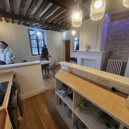 Centre Historique A Proximite A Pied De *